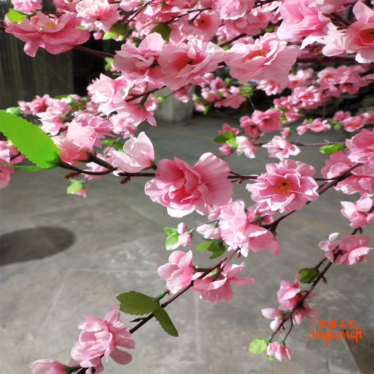 仿真桃花樹真的適合綠化環(huán)境裝飾嗎？